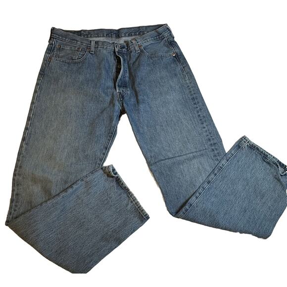 Levis Men's 501 38x32 Original Straight Fit Jeans—EUC - Picture 1 of 2